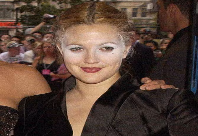 ...hay Drew Barrymore cũng trở thành “nạn nhân” của sự cố trang điểm.