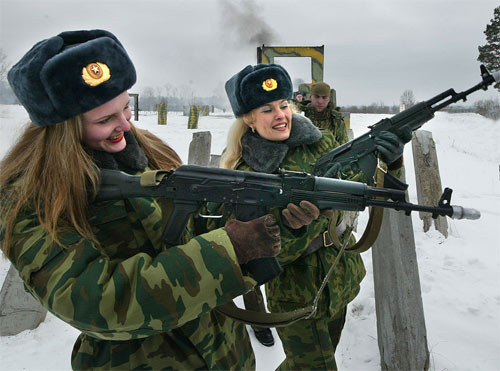 Hoa hậu Quân đội Nga: Cuộc thi Hoa hậu Quân đội Nga (Miss Russian Army) được tổ chức với mục đích thu hút phái nữ tham gia vào quân đội. Tham dự cuộc thi sắc đẹp này, các cô gái phải thể hiện nhiều khả năng khác nhau như nấu nướng, hát hò, nhảy múa nhưng đặc biệt nhất đó là phải thể hiện kỹ năng bắn súng.