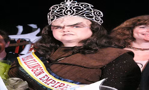 Hoa hậu đế chế Klingon: Đây là cuộc thi giành cho những fan nữ của loạt phim và truyện tranh huyền thoại Star Trek. Nó được tổ chức thường niên tại lễ hội hóa trang ở Atlanta. Những ứng viên tham gia sẽ ăn vận giống như các chiến binh nữ xinh đẹp người Klingon trong seri phim và truyện tranh Star Trek..
