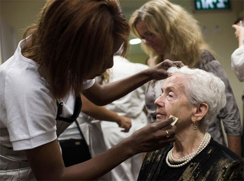 Hoa hậu Sống sót sau diệt chủng: Cuộc thi Hoa hậu Sống sốt sau diệt chủng (Miss Holocaust Survivor) nhắc nhở con người nhớ về tội ác của các cuộc thảm sát diệt chủng. Ngoài ra nó cũng nhằm tôn vinh những người có vẻ đẹp tinh nhần, những cá nhân dũng cảm vượt qua được gian khó, những chấn thương từ bi kịch để sống tốt.