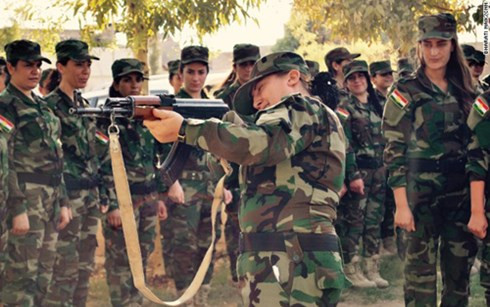 Tu ca sy noi tieng den nu chien binh qua cam chong IS-Hinh-6