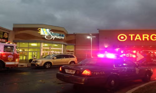 Xa sung tai trung tam mua sam My, nhieu nguoi bi thuong