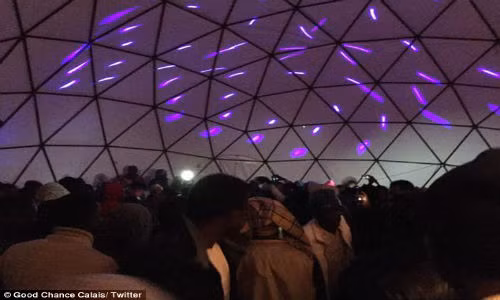 Được biết, ý tưởng xây dựng khu giải trí này là của hai nhà soạn kịch người Anh, Joe Murphy và Joe Robertson.