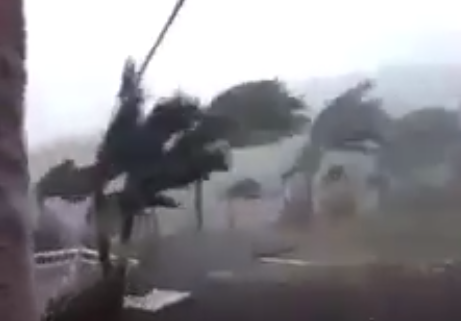 Bão Patricia với sức gió mạnh đổ bộ vào Mexico.