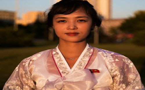 Vào các dịp lễ, phụ nữ Triều Tiên thường mặc trang phục truyền thống. (ảnh: Mihaela Noroc/Huffington Post).