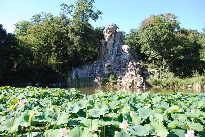 Can phong bi mat trong buc tuong khong lo the ky 16