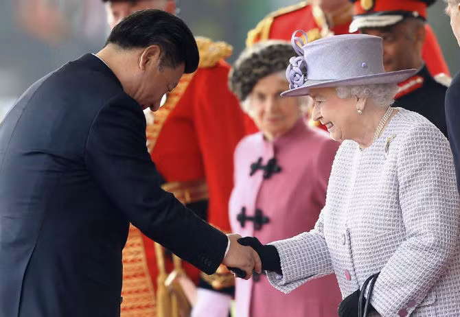 Nữ hoàng Elizabeth chào mừng Chủ tịch Tập Cận Bình tại tòa nhà Horse Guards ngày 20/10.