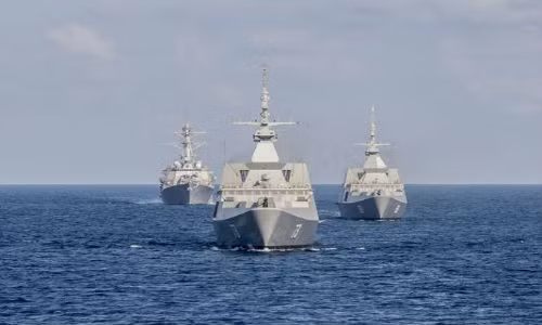 Tau chien My sap tien sat 