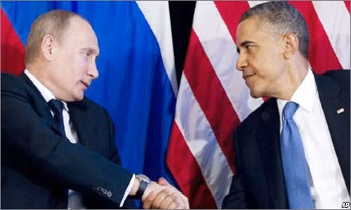 Tổng thống Nga Putin (trái) và người đồng cấp Mỹ Barack Obama. Ảnh AP.