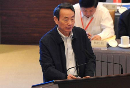 Ngày 13/10, hai tòa án riêng biệt diễn ra ở Trung Quốc đã tuyên mức án phạt tù từ 13-16 năm dành cho hai cựu trợ thủ đắc lực của Chu Vĩnh Khang là Lý Đông Sinh và Tưởng Khiết Mẫn với tội danh tham nhũng.Ảnh: Tưởng Khiết Mẫn trong một phiên xét xử.