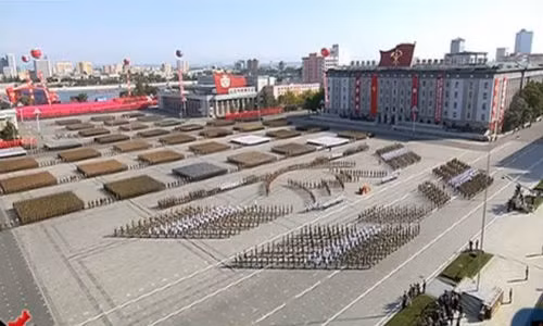 Buỗi lễ duyệt binh kỷ niệm 70 năm thành lập Đảng Lao động Triều Tiên chính thức diễn ra vào chiều 10/10 tại quảng trường Kim Il Sung, Bình Nhưỡng.