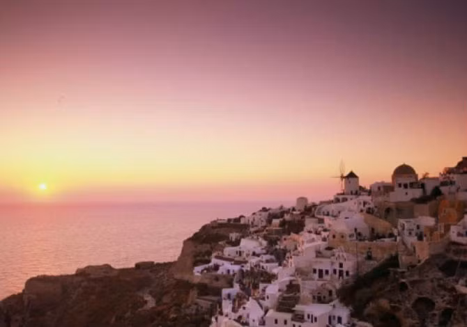 Cảnh mặt trời lặn trên đảo Samanthan, Hy Lạp do Samantha Brown – một người dẫn chương trình của kênh du lịch – ghi lại.
