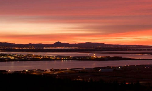 Cảnh hoàng hôn ở Reykjavik, Iceland, do nhiếp ảnh gia Dhani Jones chụp được.