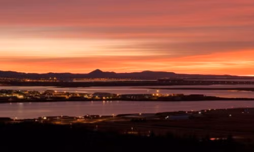 Cảnh hoàng hôn ở Reykjavik, Iceland, do nhiếp ảnh gia Dhani Jones chụp được.