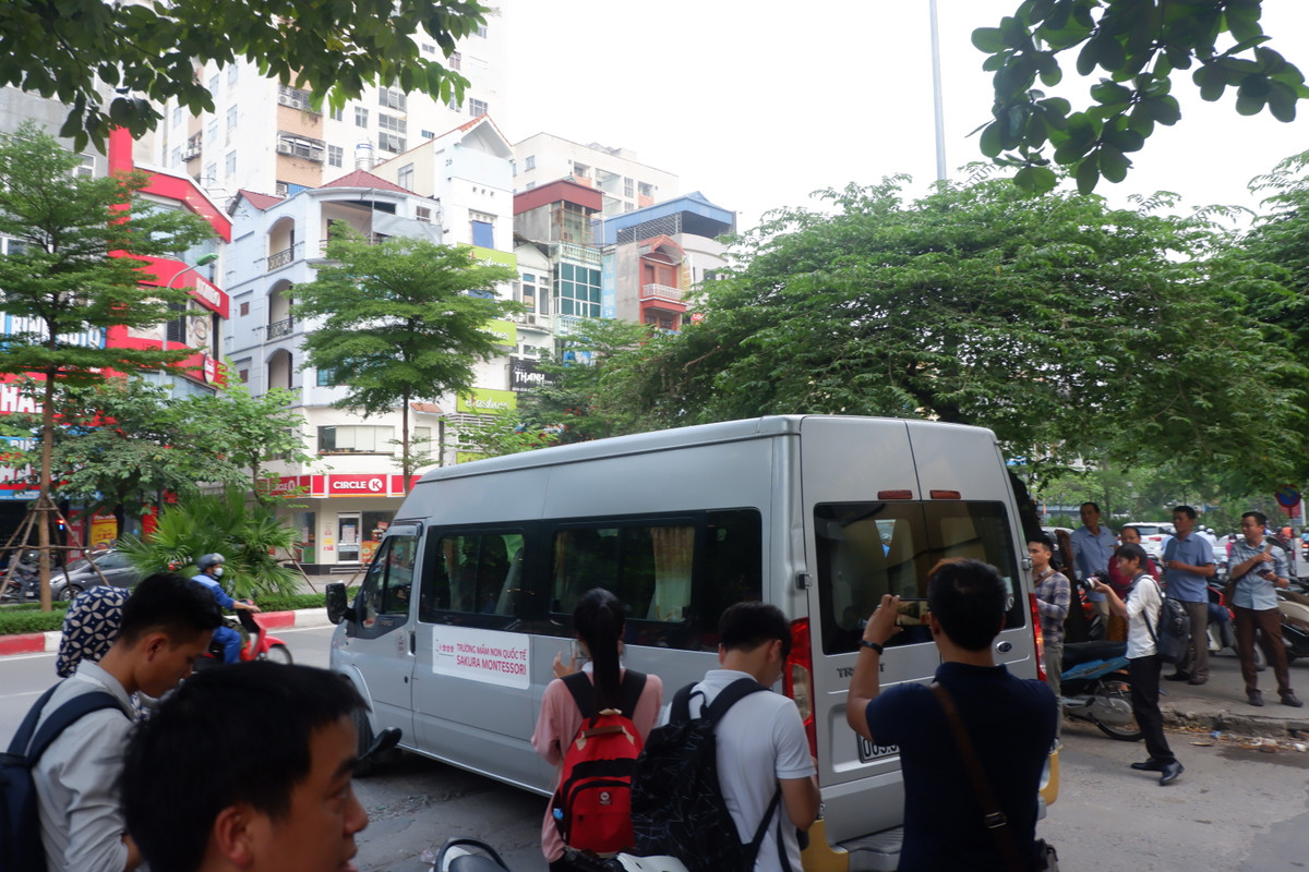 Khoảng 16h05, chiếc xe mà tài xế Phiến điều khiển đã rời kí túc xá di chuyển đến trường Gateway.