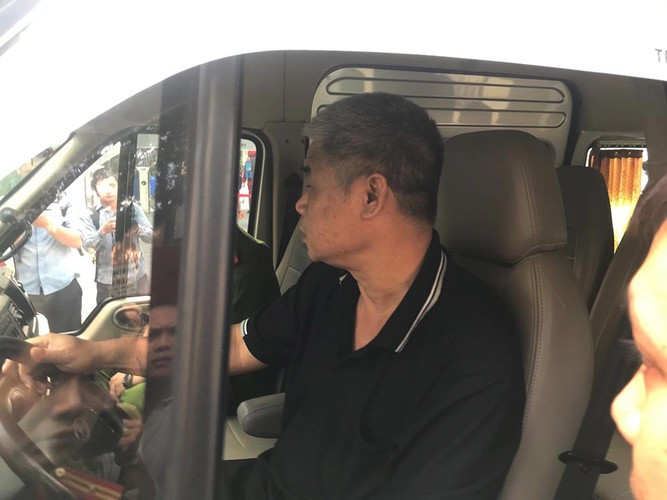 Vào sáng cùng ngày, cơ quan chức năng thực hiện nghiệm trường đối với tài xế Phiến di chuyển đến bãi đỗ xe KTX Học viện Báo chí và Tuyên truyền cách đó chừng hơn 1 km. 7h30, chiếc xe do ông Phiến điều khiển đến thực nghiệm tại KTX Học viện Báo chí. Tại đây, công an yêu cầu nam tài xế thực hiện chính xác những gì ông đã làm ngày xảy ra vụ việc.