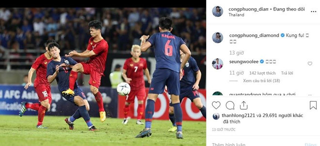 Công Phượng khiến fan bật cười vì hình ảnh mới nhất trên trang cá nhân. Khoảnh khắc "kungfu" trên sân cỏ của chân sút quê Nghệ An được nhiều người "thả tim". Trong đó bình luận vỗ tay cổ vũ của "Messi Hàn" Lee Seung-woo - người đang thi đấu chung CLB STVV với Công Phượng - được chú ý hơn cả. Ảnh chụp màn hình.