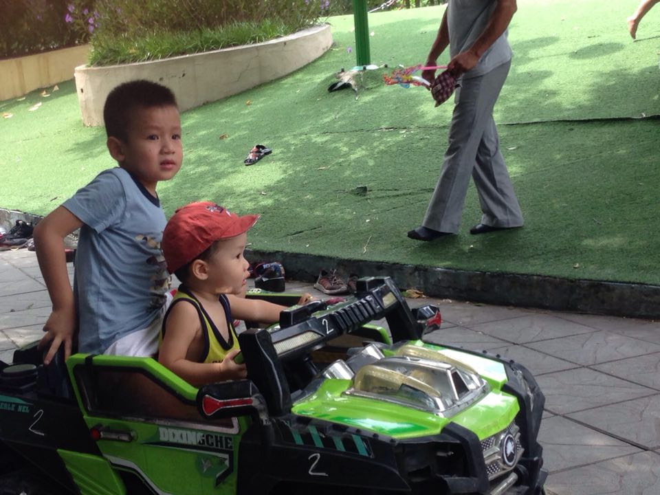 Chia sẻ với PV, một nhân viên bảo vệ ở công viên cho biết, vào các ngày nghỉ lễ lượng khách đến thăm quan tại công viên đều tăng so với mọi ngày bình thường.