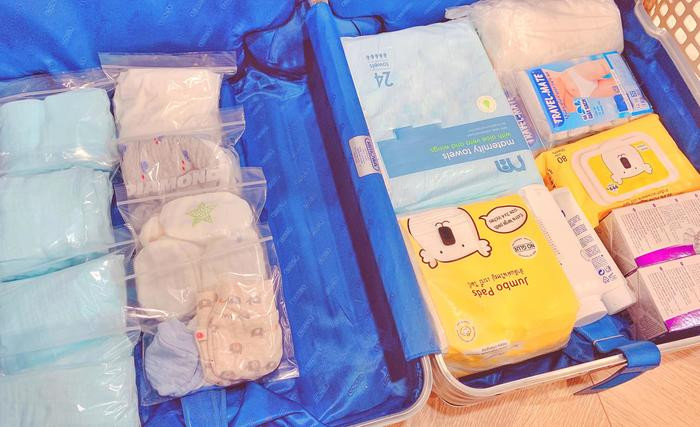 Qua bức ảnh Lan Khuê chia sẻ, không khó để thấy rằng bụng bầu của cô nay đã lớn hơn trông thấy tuy nhiên nếu xét về tổng thể cả thân hình thì dáng vóc người đẹp họ Trần vẫn rất thon thả, gọn gàng, chưa kể gương mặt của cô cũng tươi tắn, rạng rỡ và quý phái hơn nhiều.