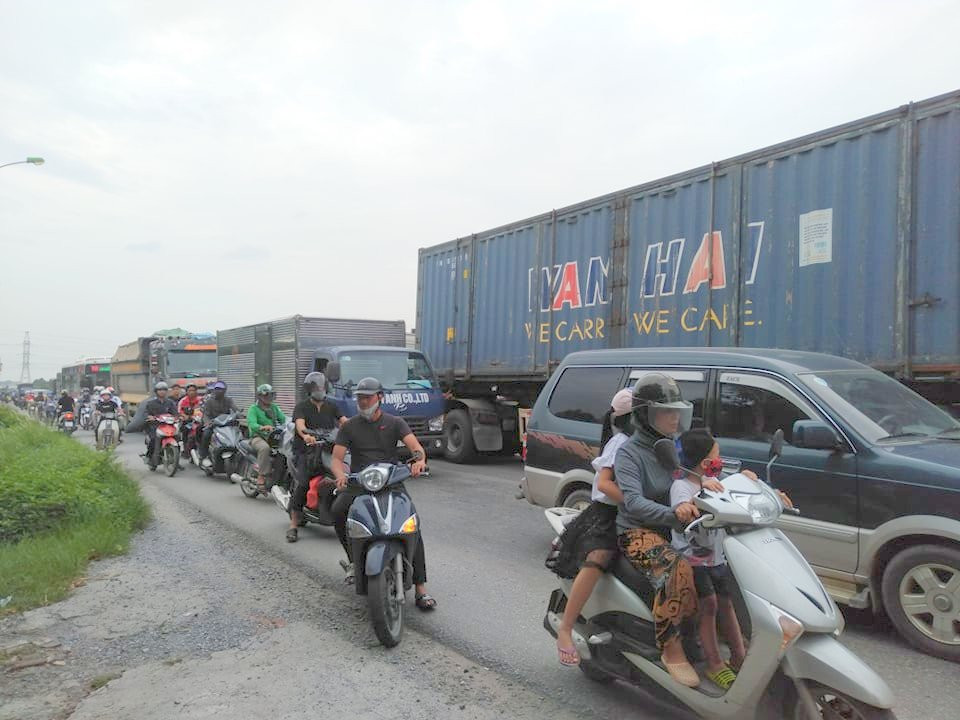 Hiện, lực lượng chức năng đang tiếp tục điều tra, làm rõ nguyên nhân xảy ra vụ tai nạn.