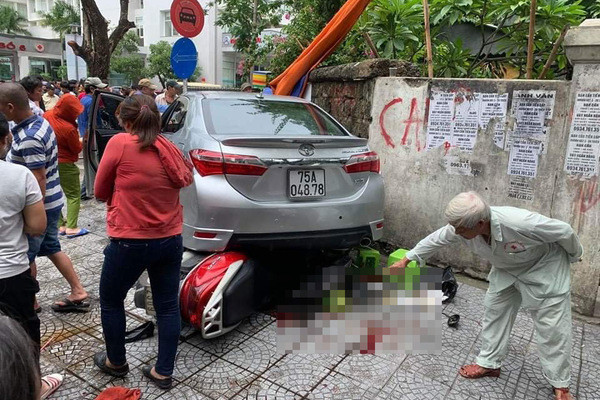 Chay xe nham duong, nu tai xe lui xe tong 3 nguoi