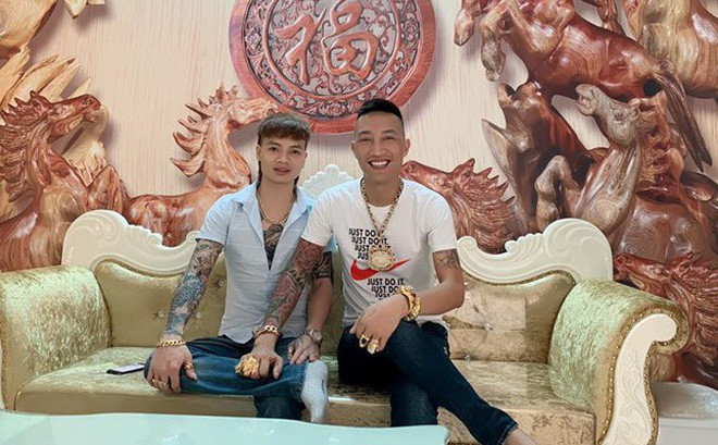 Một số những đối tượng như Khá "bảnh", Quang "Rambo"... được Huấn "hoa hồng" coi là anh em tâm phúc trong giang hồ đều đã bị bắt vì các hành vi phạm pháp. Sau khi Huấn "hoa hồng" bị bắt đi cai nghiện bắt buộc, dư luận mong chờ cơ quan chức năng làm rõ các hoạt động cầm đồ, tín dụng đen, đòi nợ... mà Huấn thường xuyên quảng bá trên mạng xã hội.