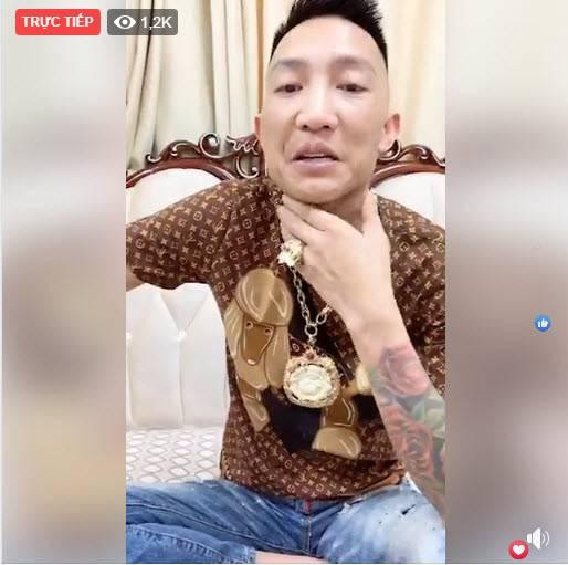 Trước khi bị bắt quả tang đang thác loạn và bị đưa đi cai nghiện ma túy bắt buộc, Huấn "hoa hồng" thường xuyên lên mạng khoe có quan hệ thân thiết với các "giang hồ mạng" như Dương Minh Tuyền, Khá "bảnh", Quang "Rambo"...