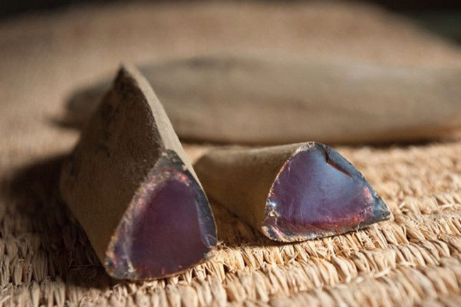 Katsuobushi được làm từ cá ngừ ở Nhật Bản. Mức giá bán dao động từ 3.200 yên - 4.500 yên/kg (~670.000 đồng - 1 triệu đồng/kg), thậm chí còn đắt hơn.