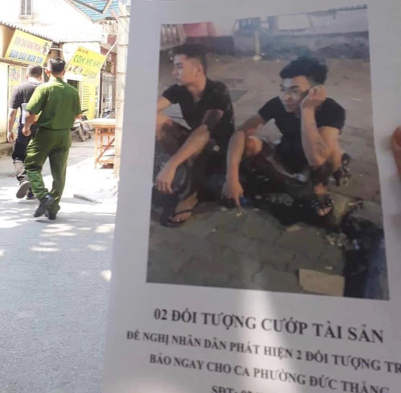 Hiện, cơ quan công an quận Bắc Từ Liêm (Hà Nội) đang điều tra, làm rõ nguyên nhân một tài xế Grabbike tử vong, nghi bị sát hại. Đồng thời, phát thông báo truy tìm 2 nghi can liên quan vụ sát hại tài xế Grab. (Ảnh: Zing)