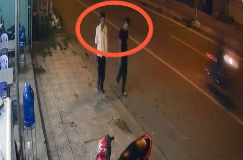  4. Tài xế Grab bị sát hại ở Bình Dương. Vào đêm 30/7/2018, anh Nguyễn Đức Sơn (34 tuổi, quê Thanh Hóa) bị 2 đối tượng lạ mặt thuê chở đi đến khu vực gần trạm thu phí đường ĐT747B (thuộc khu phố Ba Đình, phường Thái Hòa, thị xã Tân Uyên, Bình Dương) rồi dùng dao sát hại để cướp tài sản. (Ảnh: Tamnhin)