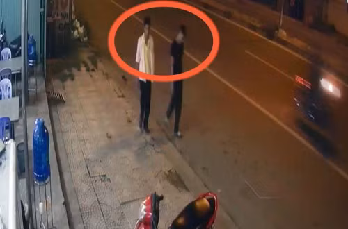  4. Tài xế Grab bị sát hại ở Bình Dương. Vào đêm 30/7/2018, anh Nguyễn Đức Sơn (34 tuổi, quê Thanh Hóa) bị 2 đối tượng lạ mặt thuê chở đi đến khu vực gần trạm thu phí đường ĐT747B (thuộc khu phố Ba Đình, phường Thái Hòa, thị xã Tân Uyên, Bình Dương) rồi dùng dao sát hại để cướp tài sản. (Ảnh: Tamnhin)