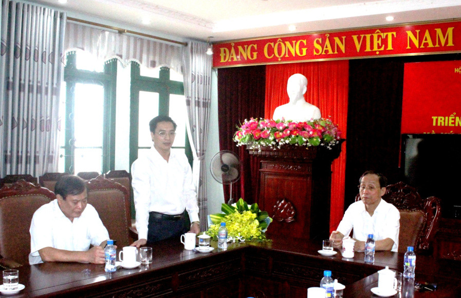 Lum xum bo nhiem quyen Giam doc So GD&DT Vinh Phuc: Tieu chuan “ngoi ghe” GD so la gi?