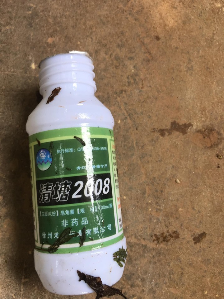 Thông tin trên lọ thuốc được viết bằng tiếng Trung Quốc.