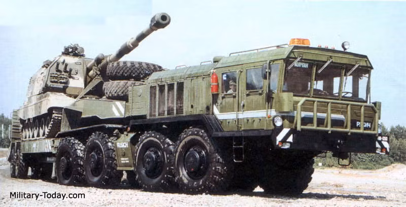 Sức tải của KZKT-7428 lên tới 70 tấn, "hàng hóa" sẽ đặt trên rơ moóc gắn vào đầu kéo qua hệ thống cáp. Với sức tải này, KZKT-7428 có khả năng chở tốt các loại lựu pháo tự hành, xe tăng, xe bọc thép nặng nhất Quân đội Nga hiện nay.