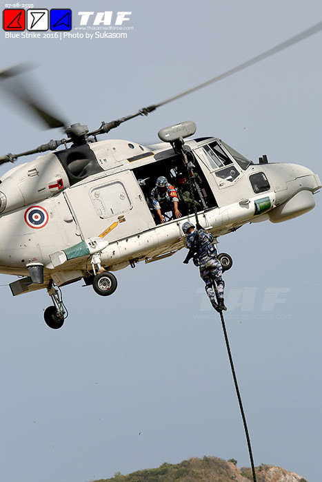 Trực thăng săn ngầm Super Lynx của Hải quân Hoàng gia Thái Lan tham gia tập trận chung Blue Strike 2016.