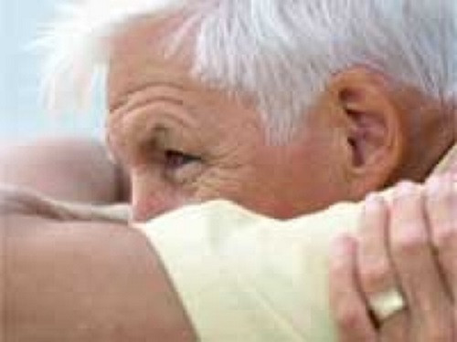 Nồng độ 2-nonal trong cơ thể càng cao thì “mùi người già” càng đặc trưng. Ngược lại, nồng độ 2-nonal càng thấp thì mùi cơ thể sẽ dễ chịu hơn. Ảnh: Boldsky.