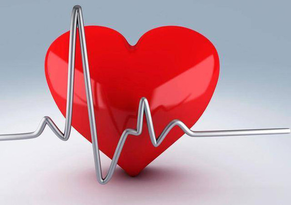 Tăng nhịp tim. Cà phê hòa tan hay cà phê rang xay đều chứa caffeine khiến nhịp tim tăng. Nếu thức khuya thời gian dài, cơ thể chịu nhiều gánh nặng, uống nhiều cà phê càng khiến nhịp tim không ổn định. (Ảnh: Aboluowang)