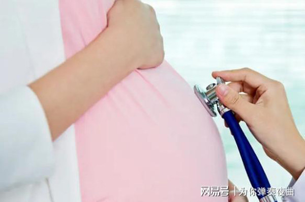 Trẻ sơ sinh và phụ nữ có thai. Chức năng tiêu hóa của trẻ sơ sinh và trẻ nhỏ tương đối yếu, khó có thể tiêu hóa một số chất trong đào, dễ gây dị ứng. Trong khi đó, phụ nữ có thai ăn nhiều đào dễ đối diện tình trạng băng huyết, sảy thai. (Ảnh: Aboluowang)