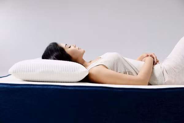 Nằm ngửa có thể làm giảm tình trạng viêm khớp, đau khớp. Đồng thời, nó cũng được đánh giá là tư thế ngủ tốt với nam giới, không gây chèn ép bộ phận sinh dục.