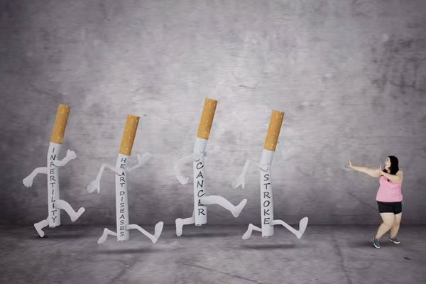 Vậy nhưng, thuốc lá chứa hạt thơm không giảm tác hại của thuốc lá, thậm chí độc gấp nhiều lần. (Ảnh: Aboluowang)