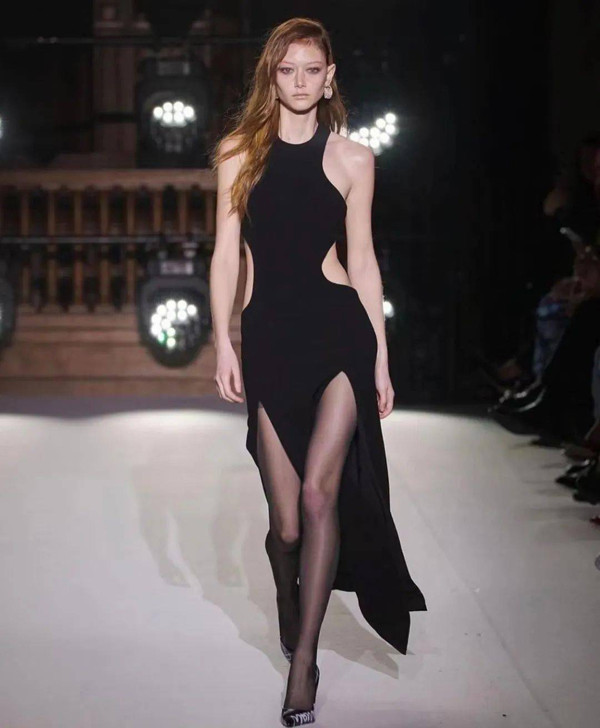 Nắm trong tay thành công mà cô gái nào cũng mơ ước, hiện "cô gái có tàn nhang" độc nhất vô nhị này không ngừng nỗ lực để vượt qua giới hạn, bứt phá bản thân.