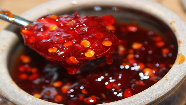 Ăn ít đồ cay. Mùa thu mưa ít, gió nhiều, độ ẩm trong không khí giảm đi, đặc tính khô hanh là chủ khí. (Ảnh minh họa)