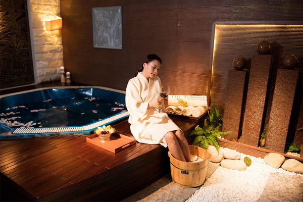 Kiểm soát thời gian tắm theo nhiệt độ nước. Nếu nhiệt độ nước tắm hơn 40°C, thời gian tắm không quá 10 phút. Nếu nhiệt độ nước là 37°C, thời gian có thể duy trì trong 20 đến 30 phút.