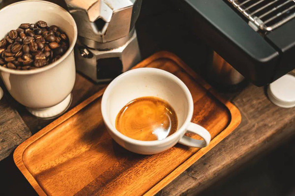 Nghiên cứu chỉ ra, đồ uống chức năng chứa taurine và caffeine là thành phần chính mang lại hiệu quả cải thiện sự chú ý và phản ứng của người dùng. (Ảnh: Sohu)