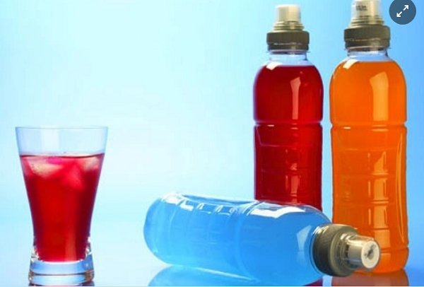 Được biết, đồ uống chức năng là đồ uống có thể điều chỉnh chức năng cơ thể ở mức nhất định thông qua thành phần và tỷ lệ hàm lượng của các chất trong đồ uống. (Ảnh minh họa)