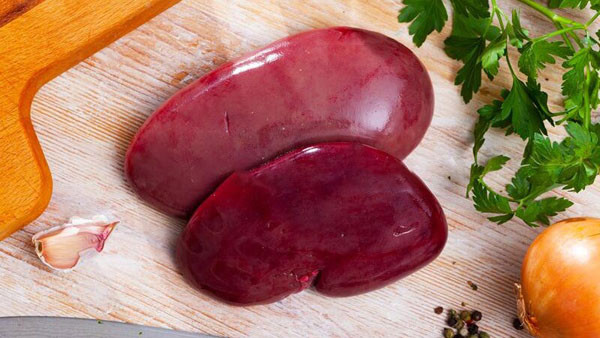 2. Cật. Cật heo có thể chế biến thành nhiều món tuyệt phẩm như miến xào cật, cháo cật, cật nướng... Trong số đó, cật xào sa tế để lại dư âm ấn tượng cho người ăn. (Ảnh: Dienmayxanh)