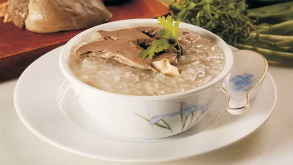 3. Tim. Tim là nguyên liệu nấu ăn vừa thơm ngon vừa đem lại giá trị dinh dưỡng cao, phù hợp làm món bồi bổ cho người suy nhược, mới ốm dậy. Một trong những món ngon dễ làm từ phần nội tạng này là cháo tim. (Ảnh: Dienmayxanh)