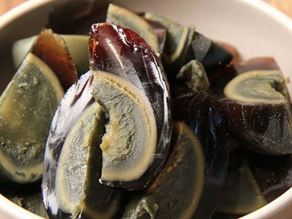 Thực tế, không phải ai cũng hứng thú với trứng bắc thảo. Bên cạnh vẻ ngoài không mấy bắt mắt, loại trứng này còn có mùi rất khó ngửi.