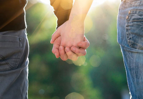 Đừng nuông chiều bản thân. Mơ ân ái với người khác giới khá phổ biến. Vậy nhưng, những người có đời sống tình dục phức tạp sẽ có tần suất mơ về “chuyện ấy” nhiều hơn. Bản chất con người, ai cũng có nhu cầu thỏa mãn ham muốn và không gian riêng cho mình. Khi không được thỏa mãn, ham muốn sẽ trở thành gánh nặng tâm lý và thể chất, lâu dần dồn nén khiến bạn tìm kiếm cảm giác ngay cả trong giấc mơ.