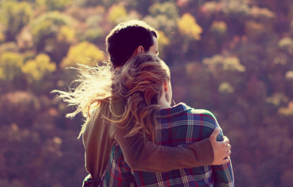 Khi tình yêu kẹt trong lòng không tìm được lối thoát, khả năng nằm mơ quan hệ với người khác giới sẽ tăng lên. Những hình ảnh trong mơ là điều bạn mong muốn có được. Lúc này, bạn đừng ngại thổ lộ. Bày tỏ trực tiếp dù thành công hay thất bại đều là cách giải thoát.